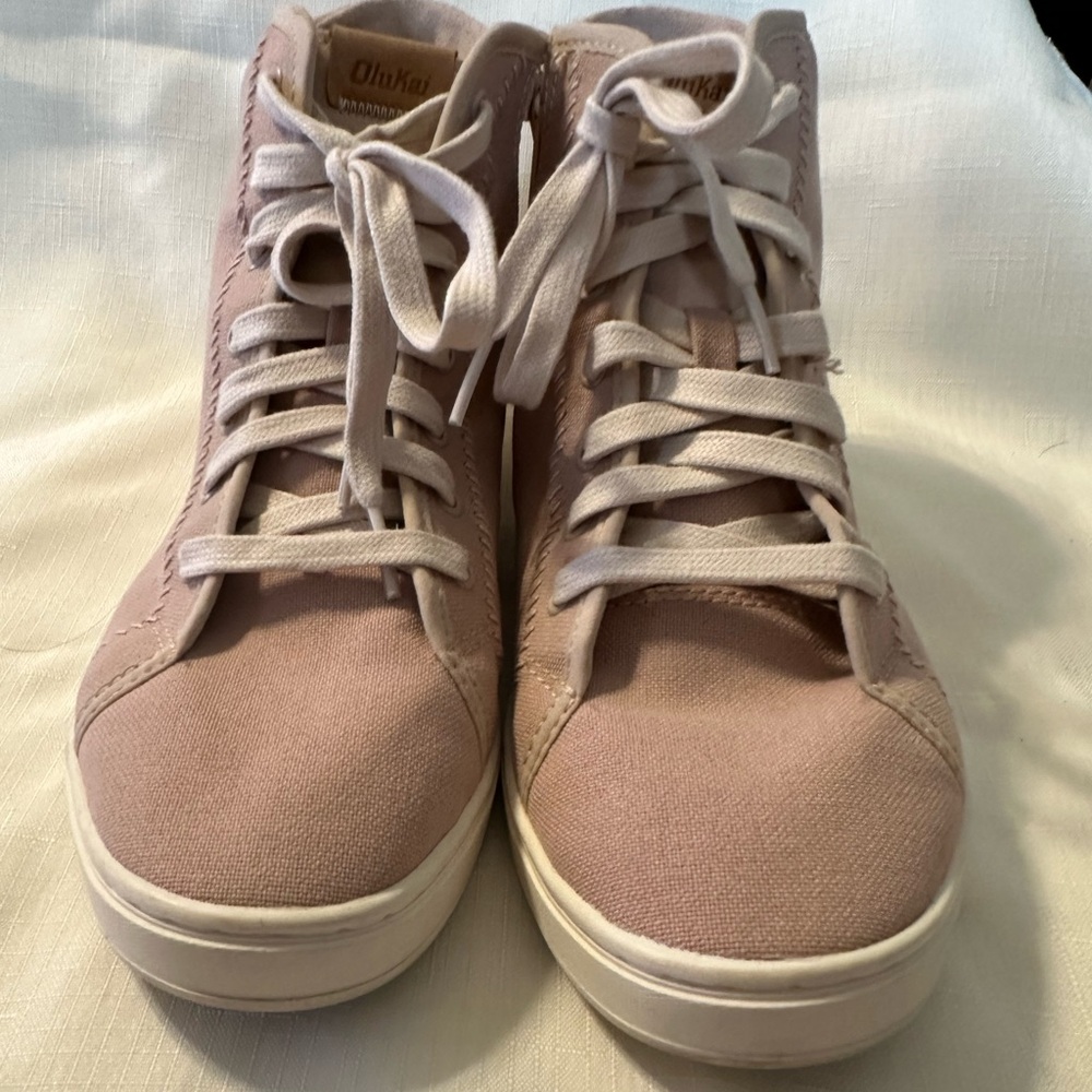 OluKai Pulaski Pink High Tops Size 9